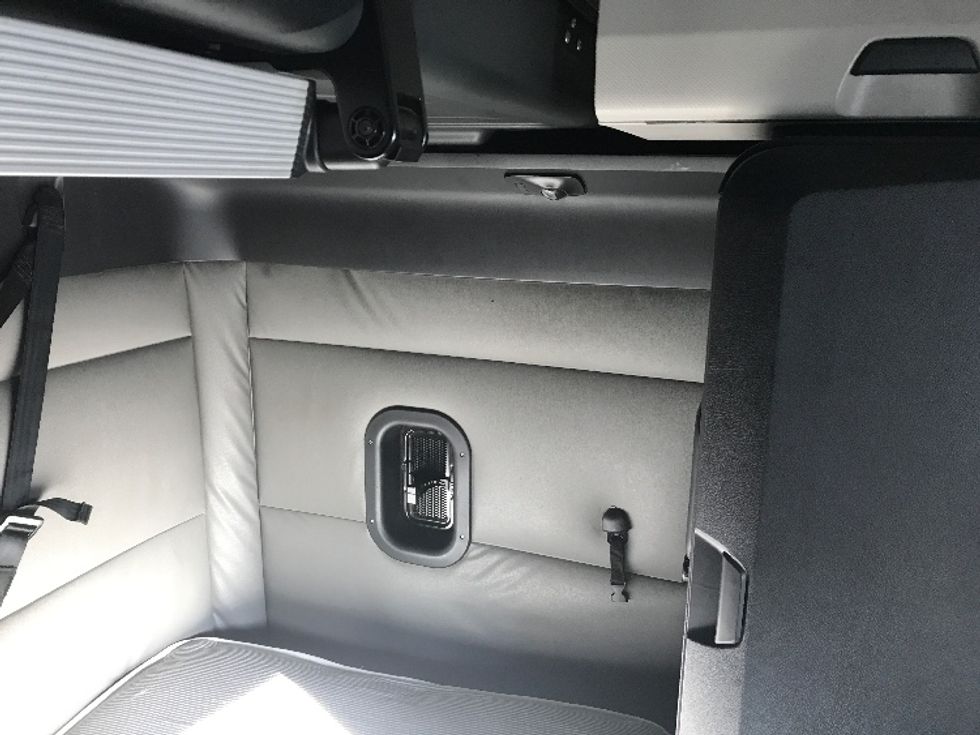 Sleeper Tractor-Heavy Duty Tractors-Freightliner-2022-T12664ST-Spokane Valley-WA-568,163\n\t\tmiles-$ 66,750 - Image 18