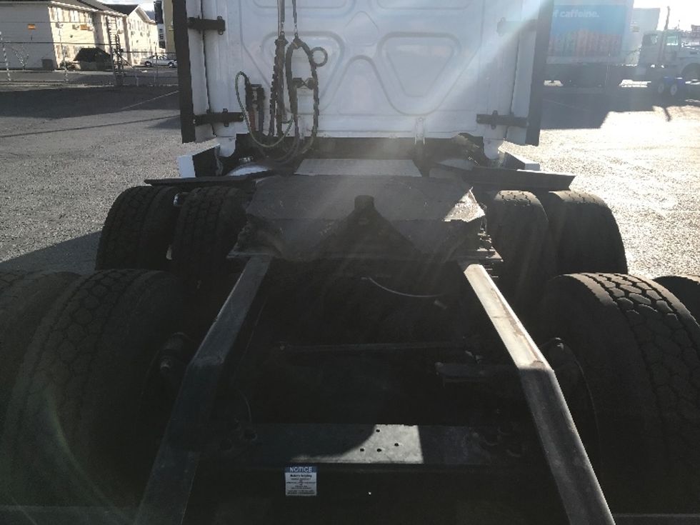 Sleeper Tractor-Heavy Duty Tractors-Freightliner-2022-T12664ST-Spokane Valley-WA-568,163\n\t\tmiles-$ 66,750 - Image 6