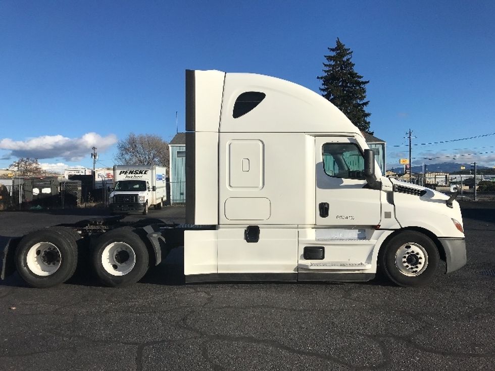 Sleeper Tractor-Heavy Duty Tractors-Freightliner-2022-T12664ST-Spokane Valley-WA-568,163\n\t\tmiles-$ 66,750 - Image 8