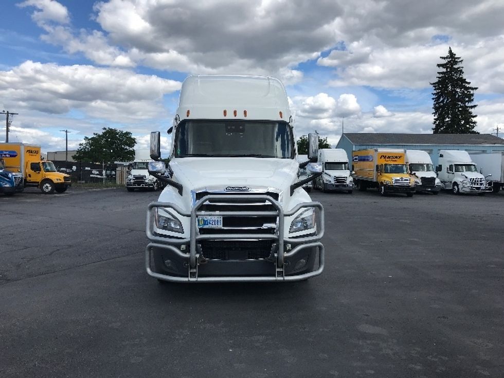 Sleeper Tractor-Heavy Duty Tractors-Freightliner-2022-T12664ST-Spokane Valley-WA-587,107\n\t\tmiles-$ 62,500 - Image 2