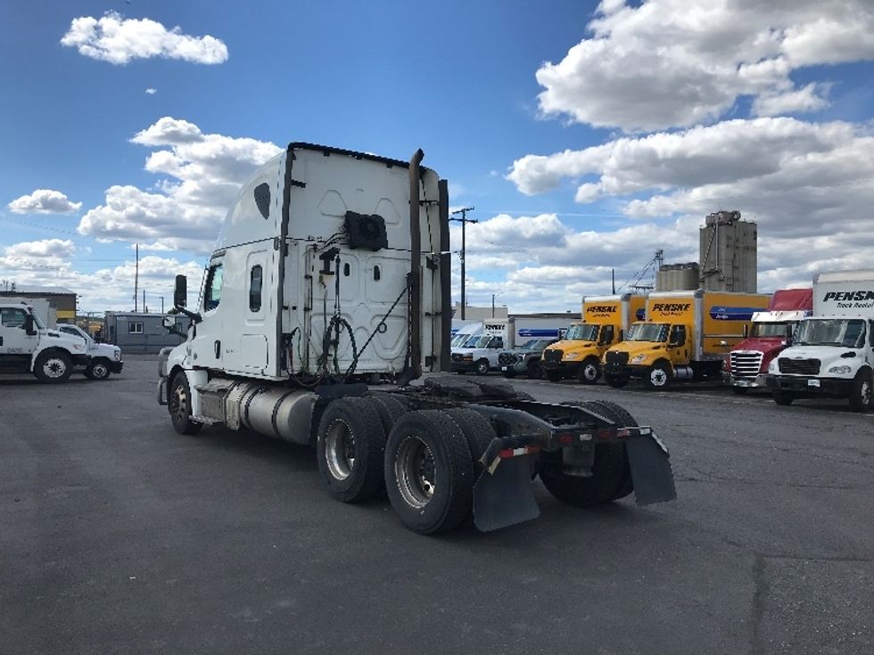 Sleeper Tractor-Heavy Duty Tractors-Freightliner-2022-T12664ST-Spokane Valley-WA-587,107\n\t\tmiles-$ 62,500 - Image 5