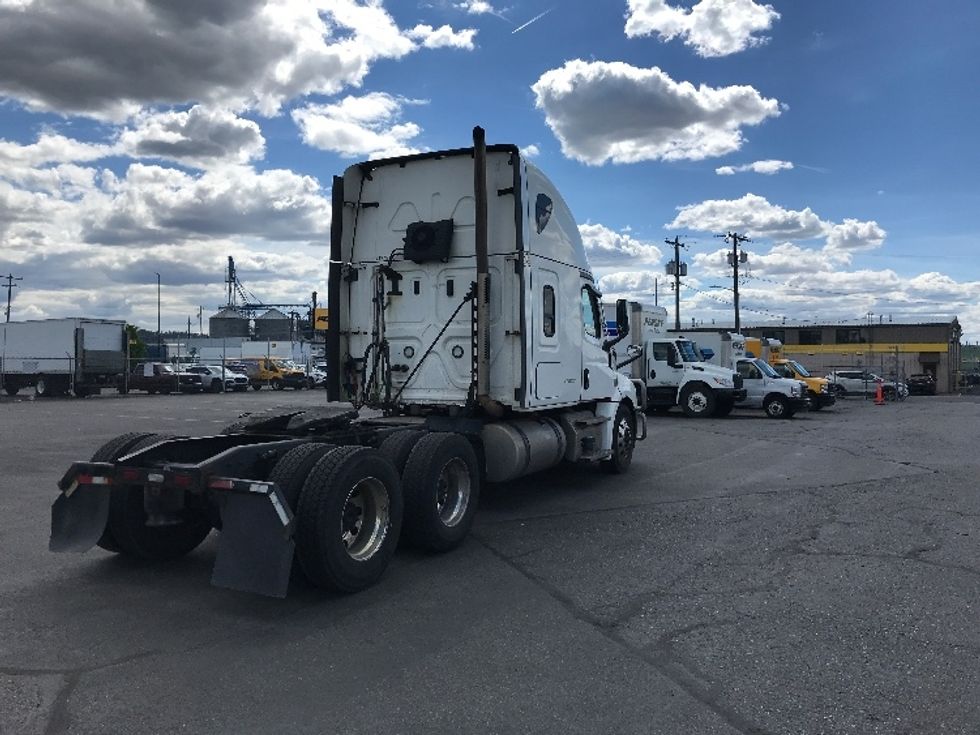Sleeper Tractor-Heavy Duty Tractors-Freightliner-2022-T12664ST-Spokane Valley-WA-587,107\n\t\tmiles-$ 62,500 - Image 7
