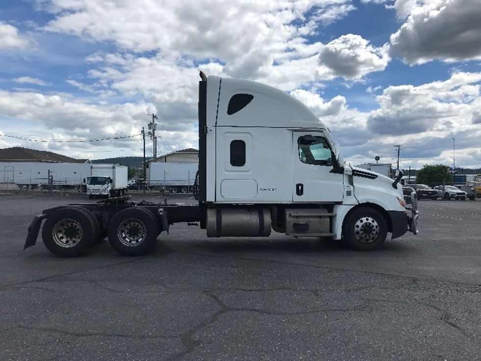 Sleeper Tractor-Heavy Duty Tractors-Freightliner-2022-T12664ST-Spokane Valley-WA-587,107\n\t\tmiles-$ 62,500 - Image 8