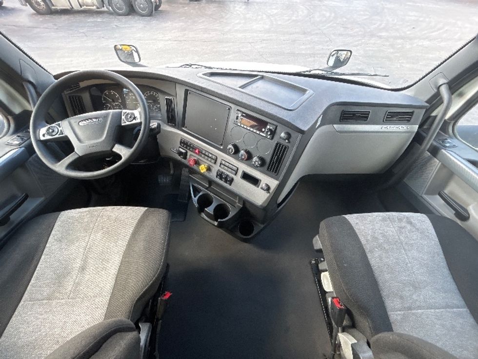 Sleeper Tractor-Heavy Duty Tractors-Freightliner-2022-T12664ST-Springfield-MO-348,697\n\t\tmiles-$ 86,000 - Image 12