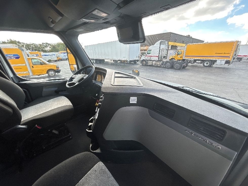 Sleeper Tractor-Heavy Duty Tractors-Freightliner-2022-T12664ST-Springfield-MO-348,697\n\t\tmiles-$ 86,000 - Image 15