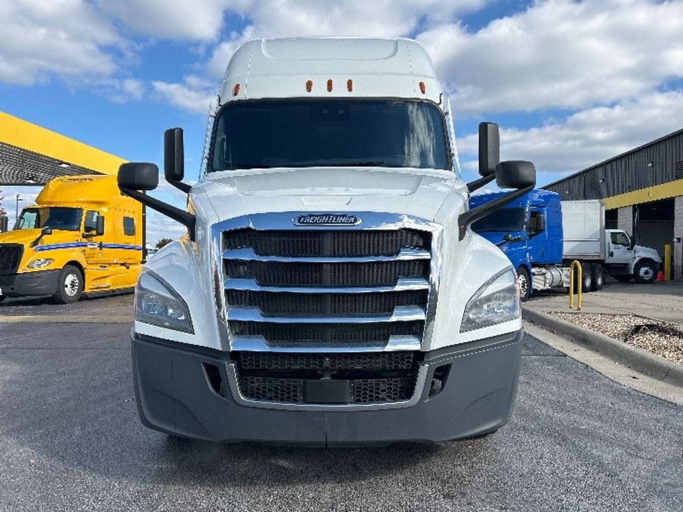 Sleeper Tractor-Heavy Duty Tractors-Freightliner-2022-T12664ST-Springfield-MO-348,697\n\t\tmiles-$ 86,000 - Image 2