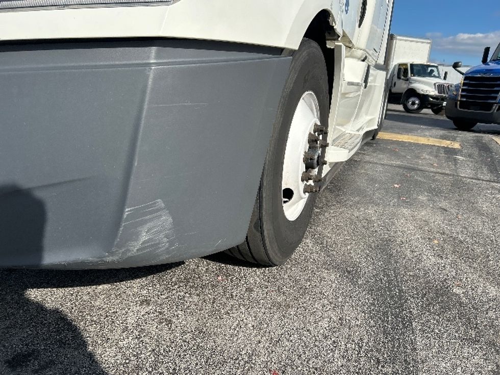 Sleeper Tractor-Heavy Duty Tractors-Freightliner-2022-T12664ST-Springfield-MO-348,697\n\t\tmiles-$ 86,000 - Image 22