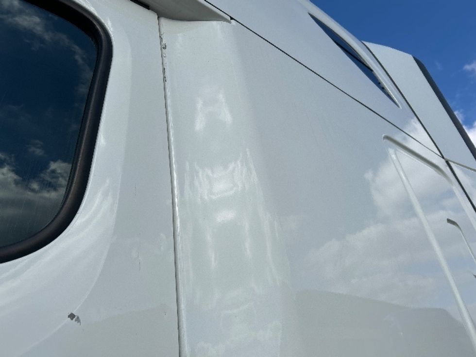 Sleeper Tractor-Heavy Duty Tractors-Freightliner-2022-T12664ST-Springfield-MO-348,697\n\t\tmiles-$ 86,000 - Image 23