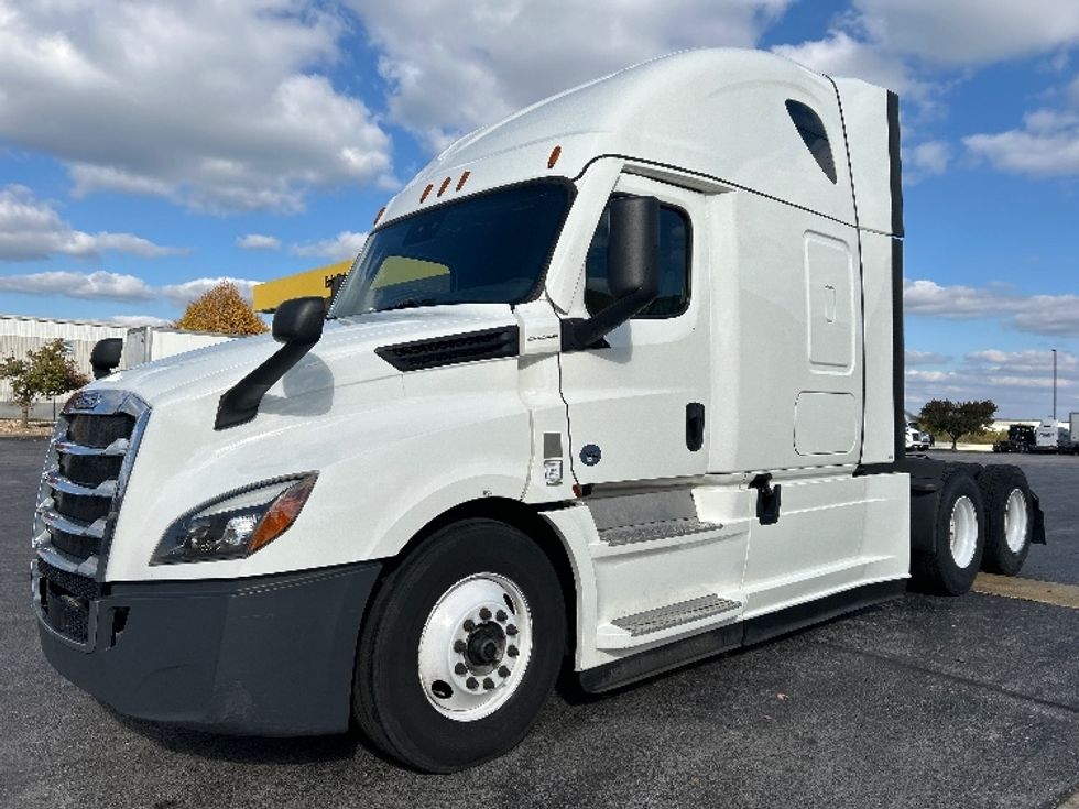 Sleeper Tractor-Heavy Duty Tractors-Freightliner-2022-T12664ST-Springfield-MO-348,697\n\t\tmiles-$ 86,000 - Image 3