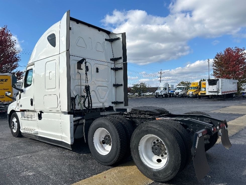 Sleeper Tractor-Heavy Duty Tractors-Freightliner-2022-T12664ST-Springfield-MO-348,697\n\t\tmiles-$ 86,000 - Image 5