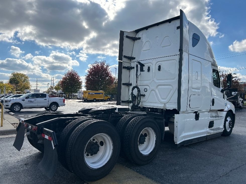Sleeper Tractor-Heavy Duty Tractors-Freightliner-2022-T12664ST-Springfield-MO-348,697\n\t\tmiles-$ 86,000 - Image 7