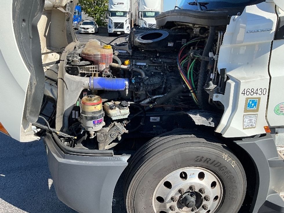 Sleeper Tractor-Heavy Duty Tractors-Freightliner-2022-T12664ST-Springfield-MO-399,292\n\t\tmiles-$ 81,500 - Image 21