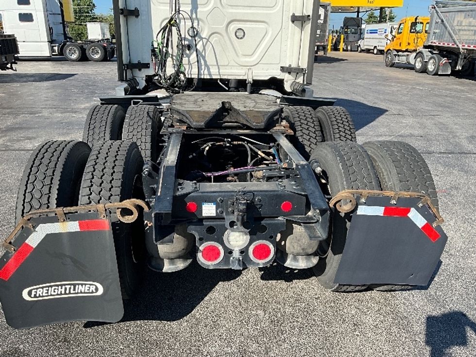 Sleeper Tractor-Heavy Duty Tractors-Freightliner-2022-T12664ST-Springfield-MO-399,292\n\t\tmiles-$ 81,500 - Image 6