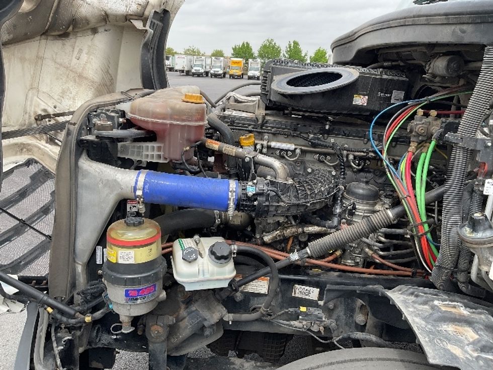 Sleeper Tractor-Heavy Duty Tractors-Freightliner-2022-T12664ST-Springfield-MO-402,958\n\t\tmiles-$ 82,500 - Image 20