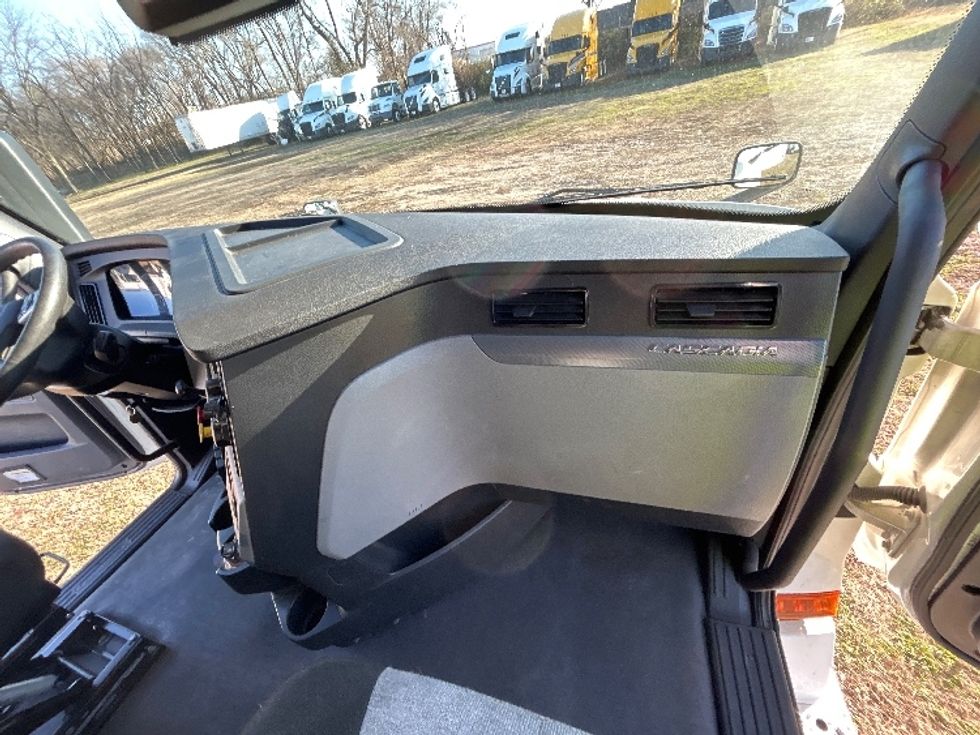 Sleeper Tractor-Heavy Duty Tractors-Freightliner-2022-T12664ST-Springfield-MO-417,400\n\t\tmiles-$ 74,000 - Image 14