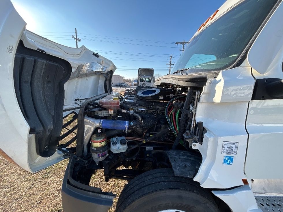 Sleeper Tractor-Heavy Duty Tractors-Freightliner-2022-T12664ST-Springfield-MO-417,400\n\t\tmiles-$ 74,000 - Image 21