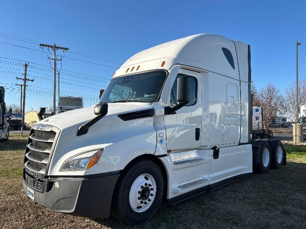 Sleeper Tractor-Heavy Duty Tractors-Freightliner-2022-T12664ST-Springfield-MO-417,400\n\t\tmiles-$ 74,000 - Image 3