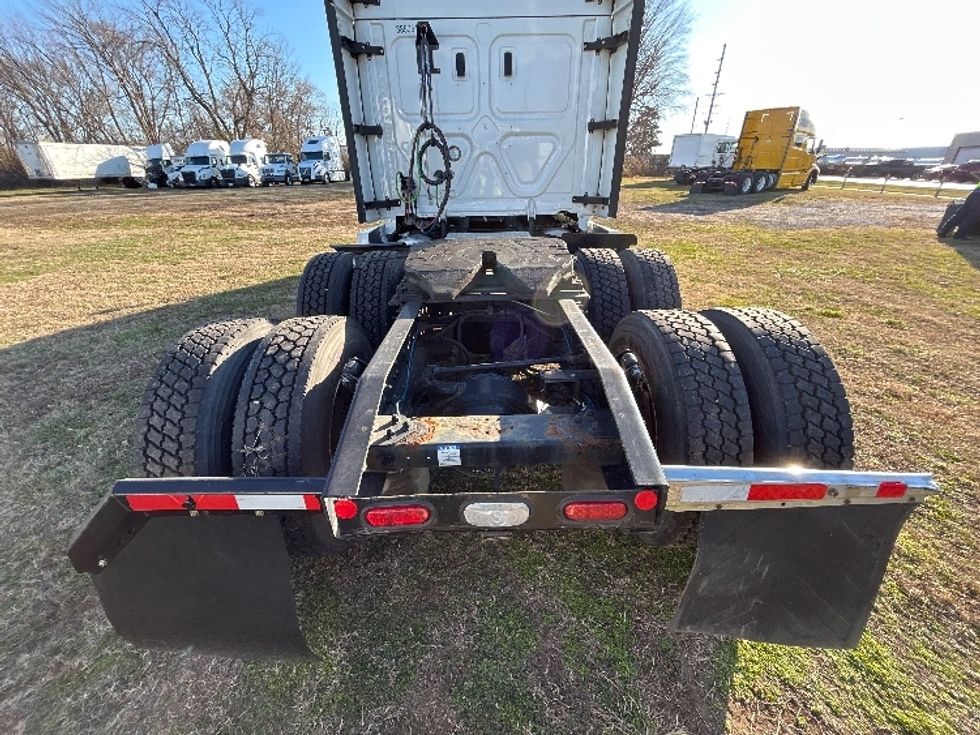 Sleeper Tractor-Heavy Duty Tractors-Freightliner-2022-T12664ST-Springfield-MO-417,400\n\t\tmiles-$ 74,000 - Image 6