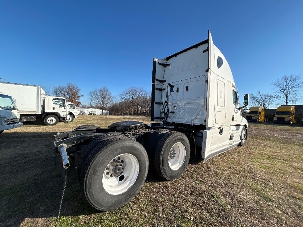 Sleeper Tractor-Heavy Duty Tractors-Freightliner-2022-T12664ST-Springfield-MO-417,400\n\t\tmiles-$ 74,000 - Image 7