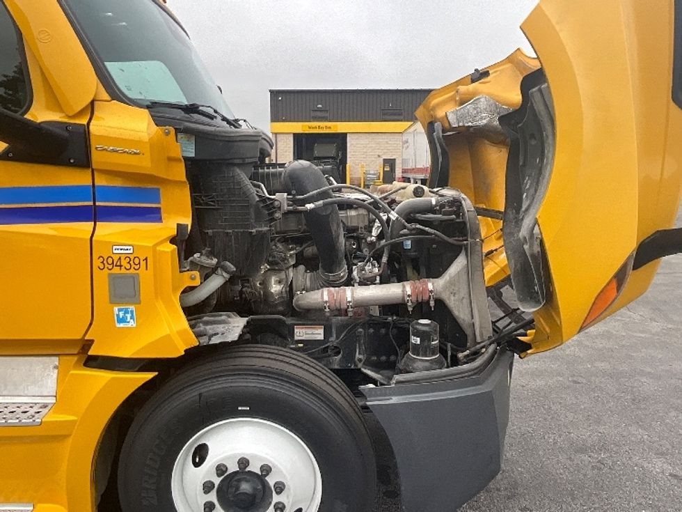 Sleeper Tractor-Heavy Duty Tractors-Freightliner-2022-T12664ST-Springfield-MO-474,044\n\t\tmiles-$ 69,750 - Image 20