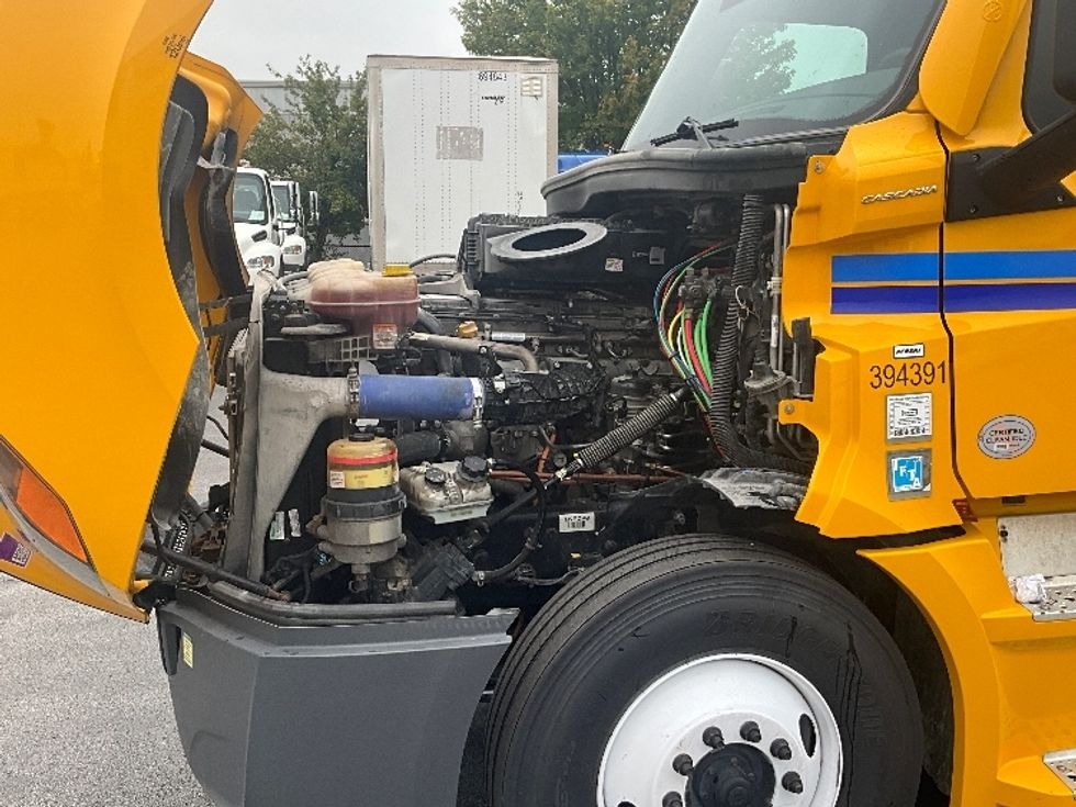 Sleeper Tractor-Heavy Duty Tractors-Freightliner-2022-T12664ST-Springfield-MO-474,044\n\t\tmiles-$ 69,750 - Image 21