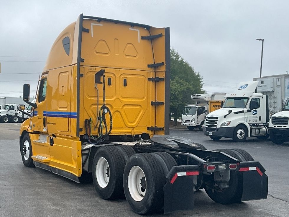 Sleeper Tractor-Heavy Duty Tractors-Freightliner-2022-T12664ST-Springfield-MO-474,044\n\t\tmiles-$ 69,750 - Image 5