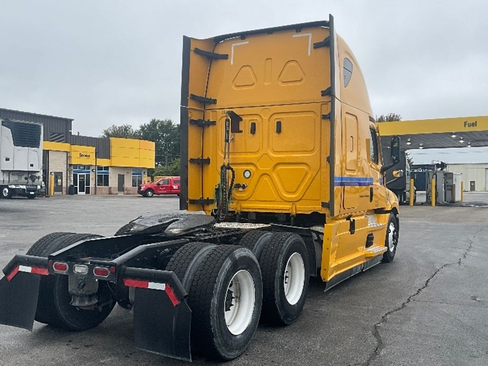 Sleeper Tractor-Heavy Duty Tractors-Freightliner-2022-T12664ST-Springfield-MO-474,044\n\t\tmiles-$ 69,750 - Image 7