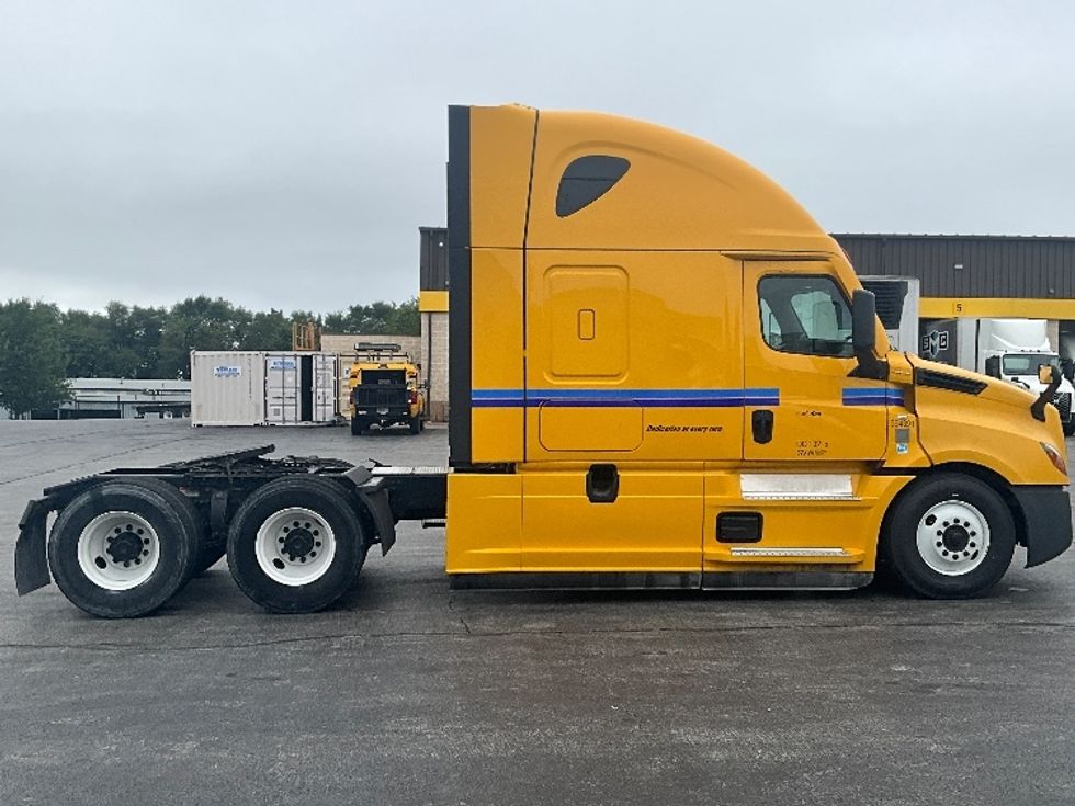 Sleeper Tractor-Heavy Duty Tractors-Freightliner-2022-T12664ST-Springfield-MO-474,044\n\t\tmiles-$ 69,750 - Image 8
