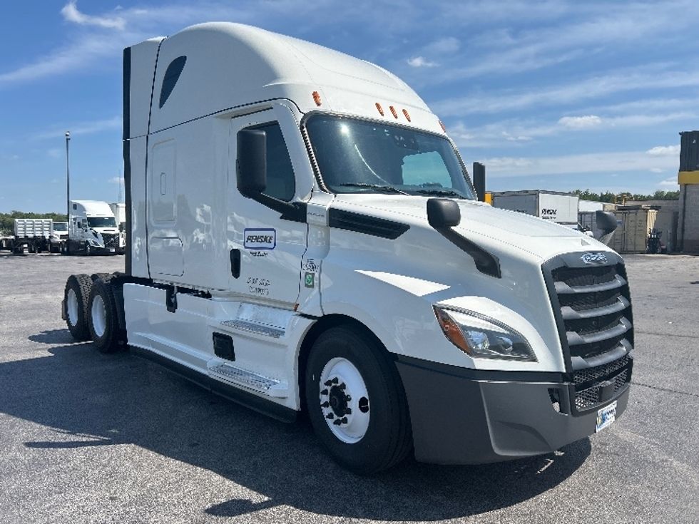 Sleeper Tractor-Heavy Duty Tractors-Freightliner-2022-T12664ST-Springfield-MO-564,224\n\t\tmiles-$ 71,000 - Image 1