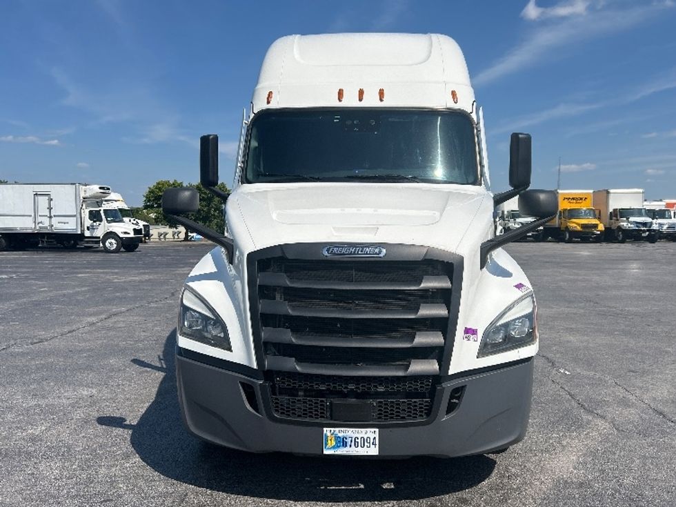 Sleeper Tractor-Heavy Duty Tractors-Freightliner-2022-T12664ST-Springfield-MO-564,224\n\t\tmiles-$ 71,000 - Image 2