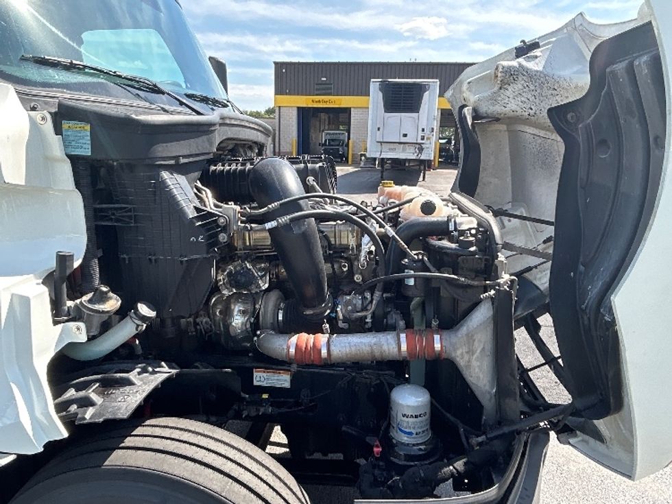 Sleeper Tractor-Heavy Duty Tractors-Freightliner-2022-T12664ST-Springfield-MO-564,224\n\t\tmiles-$ 71,000 - Image 20