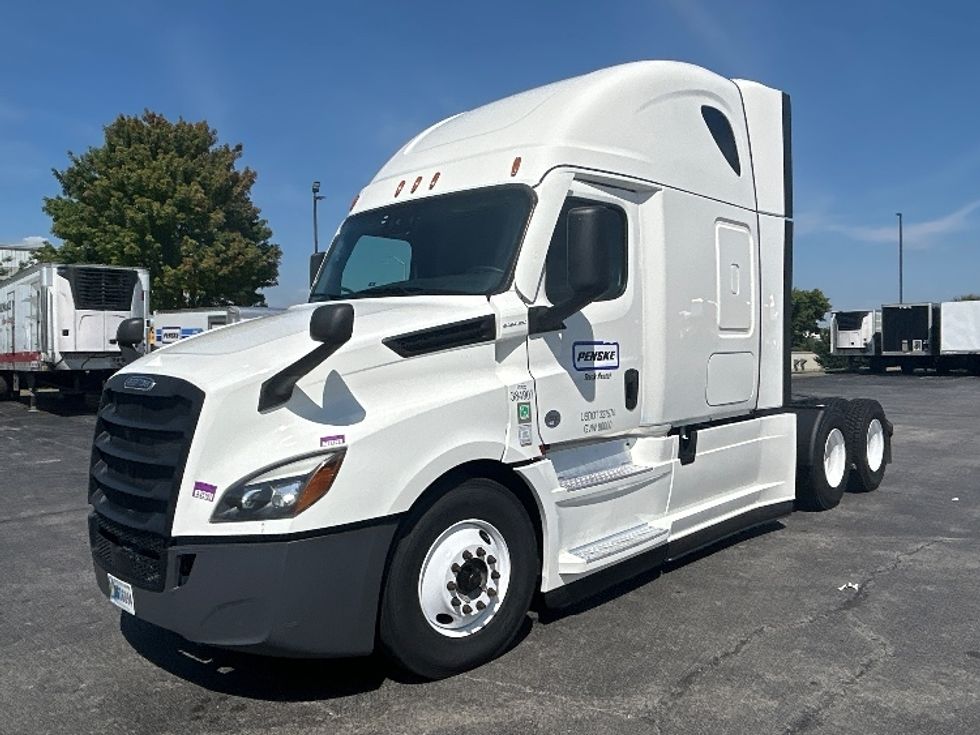 Sleeper Tractor-Heavy Duty Tractors-Freightliner-2022-T12664ST-Springfield-MO-564,224\n\t\tmiles-$ 71,000 - Image 3