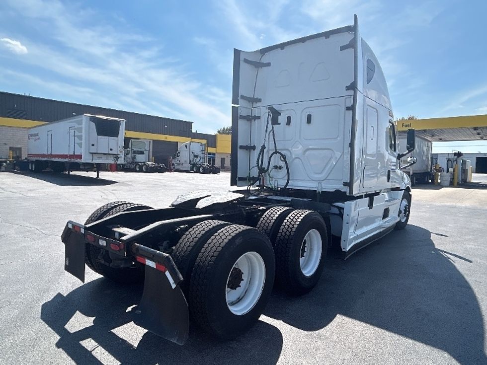 Sleeper Tractor-Heavy Duty Tractors-Freightliner-2022-T12664ST-Springfield-MO-564,224\n\t\tmiles-$ 71,000 - Image 7
