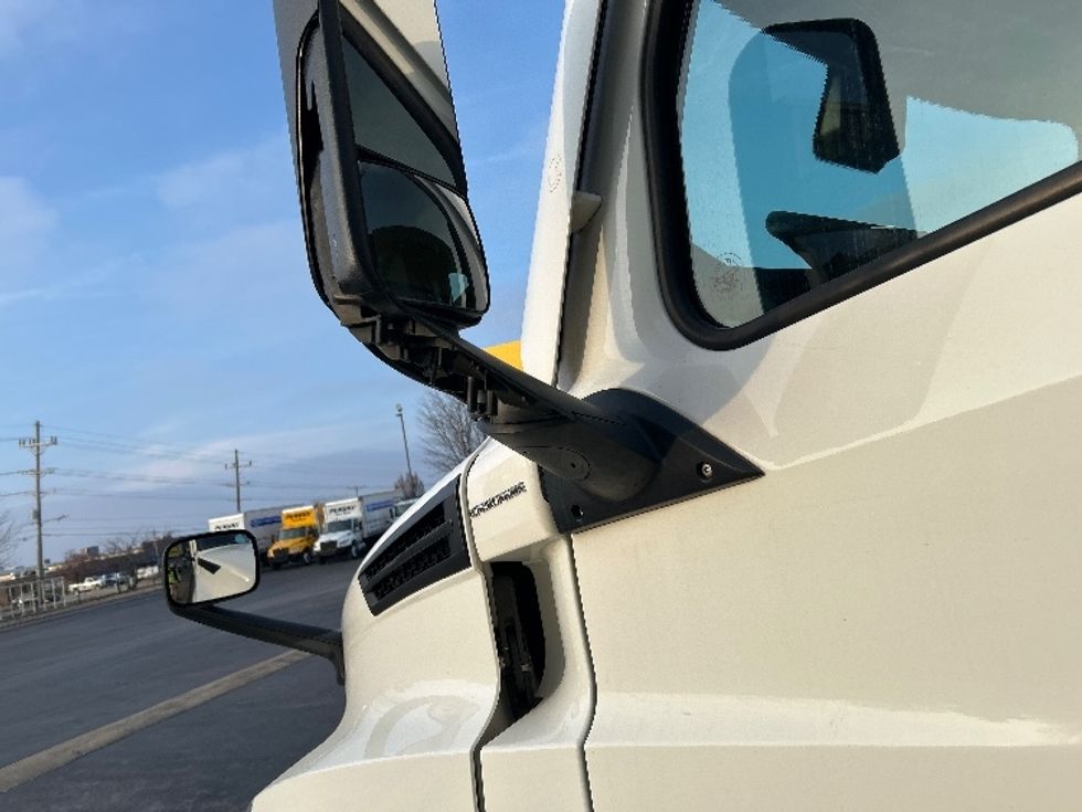 Sleeper Tractor-Heavy Duty Tractors-Freightliner-2022-T12664ST-Springfield-MO-612,353\n\t\tmiles-$ 58,000 - Image 21