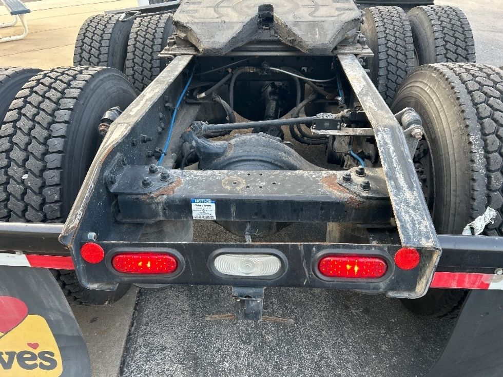 Sleeper Tractor-Heavy Duty Tractors-Freightliner-2022-T12664ST-Springfield-MO-612,353\n\t\tmiles-$ 58,000 - Image 22