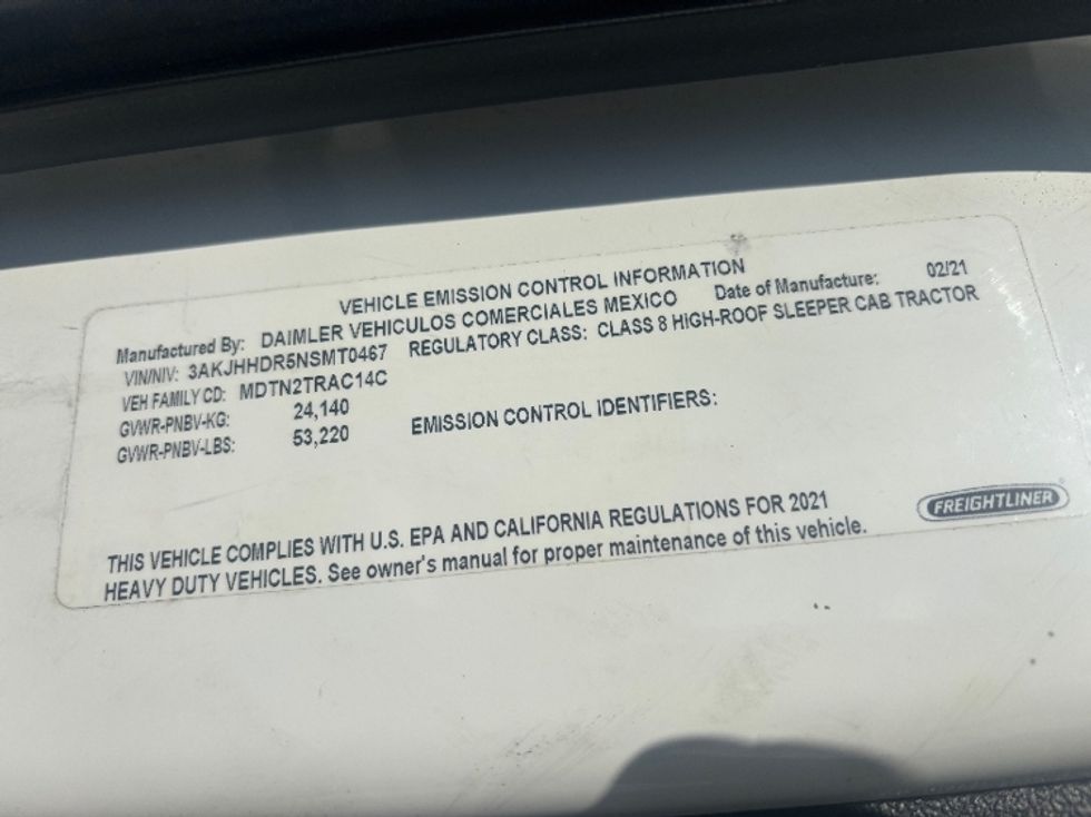 Sleeper Tractor-Heavy Duty Tractors-Freightliner-2022-T12664ST-Springfield-MO-612,353\n\t\tmiles-$ 58,000 - Image 23