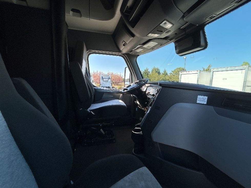 Sleeper Tractor-Heavy Duty Tractors-Freightliner-2022-T12664ST-Sterling-VA-362,546\n\t\tmiles-$ 82,750 - Image 15