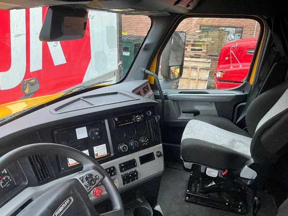 Sleeper Tractor-Heavy Duty Tractors-Freightliner-2022-T12664ST-Sterling-VA-399,620\n\t\tmiles-$ 74,500 - Image 10