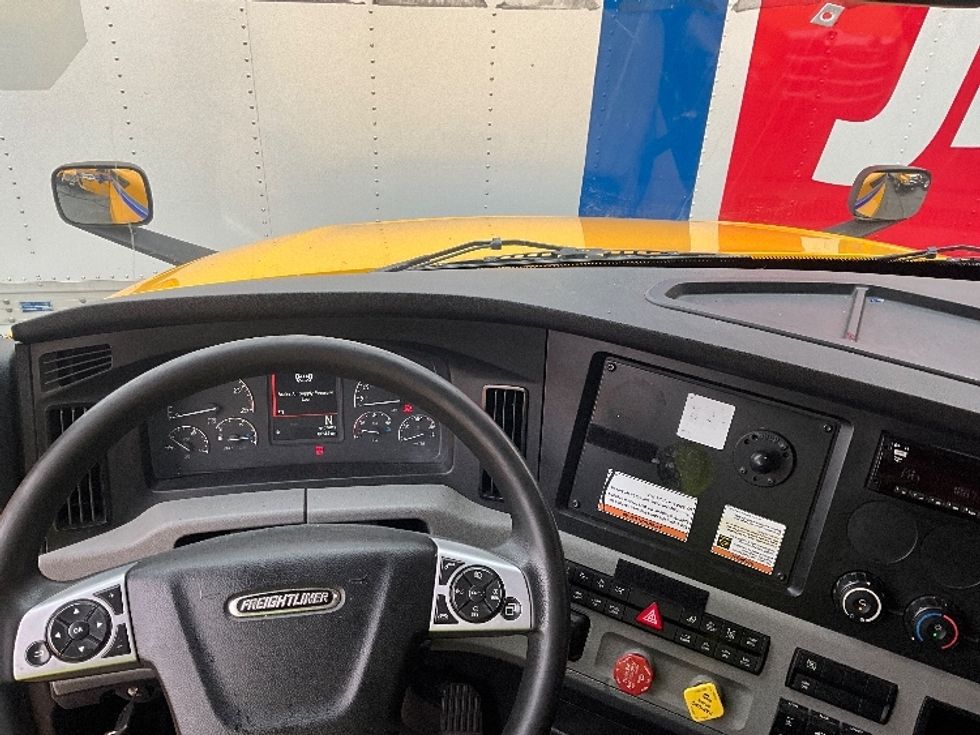 Sleeper Tractor-Heavy Duty Tractors-Freightliner-2022-T12664ST-Sterling-VA-399,620\n\t\tmiles-$ 74,500 - Image 11