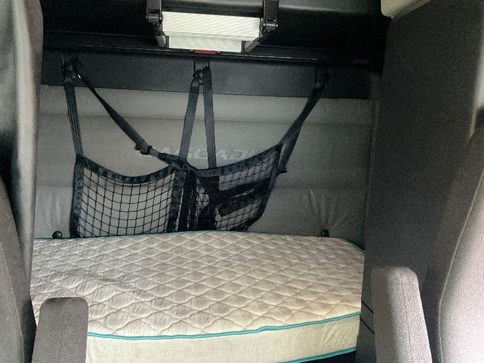 Sleeper Tractor-Heavy Duty Tractors-Freightliner-2022-T12664ST-Sterling-VA-399,620\n\t\tmiles-$ 74,500 - Image 16