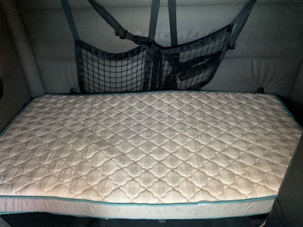 Sleeper Tractor-Heavy Duty Tractors-Freightliner-2022-T12664ST-Sterling-VA-399,620\n\t\tmiles-$ 74,500 - Image 17