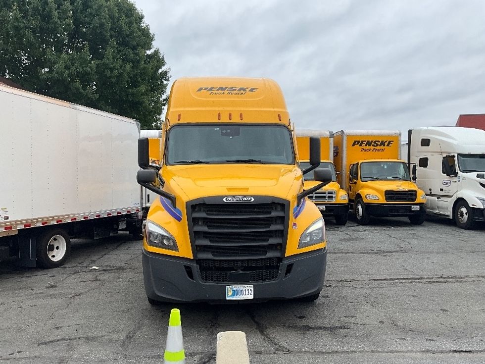 Sleeper Tractor-Heavy Duty Tractors-Freightliner-2022-T12664ST-Sterling-VA-399,620\n\t\tmiles-$ 74,500 - Image 2