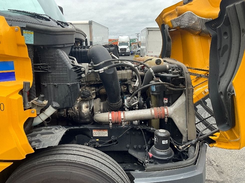 Sleeper Tractor-Heavy Duty Tractors-Freightliner-2022-T12664ST-Sterling-VA-399,620\n\t\tmiles-$ 74,500 - Image 20