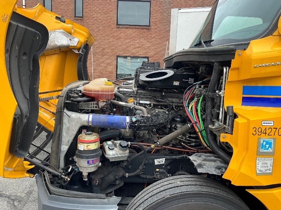 Sleeper Tractor-Heavy Duty Tractors-Freightliner-2022-T12664ST-Sterling-VA-399,620\n\t\tmiles-$ 74,500 - Image 21