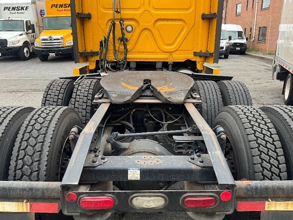 Sleeper Tractor-Heavy Duty Tractors-Freightliner-2022-T12664ST-Sterling-VA-399,620\n\t\tmiles-$ 74,500 - Image 6