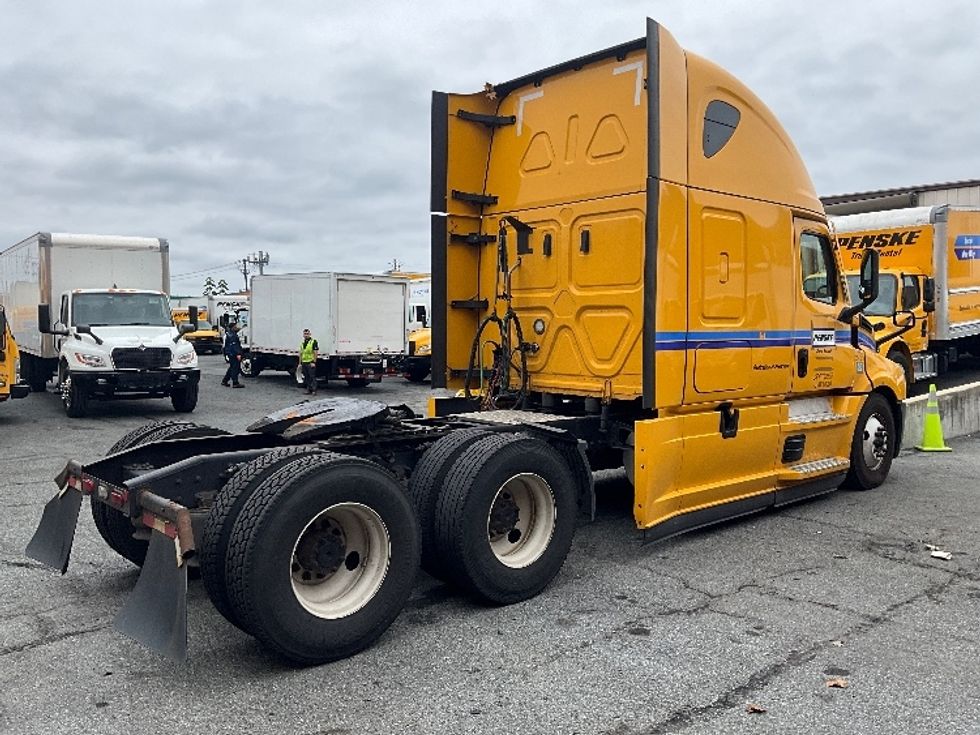 Sleeper Tractor-Heavy Duty Tractors-Freightliner-2022-T12664ST-Sterling-VA-399,620\n\t\tmiles-$ 74,500 - Image 7