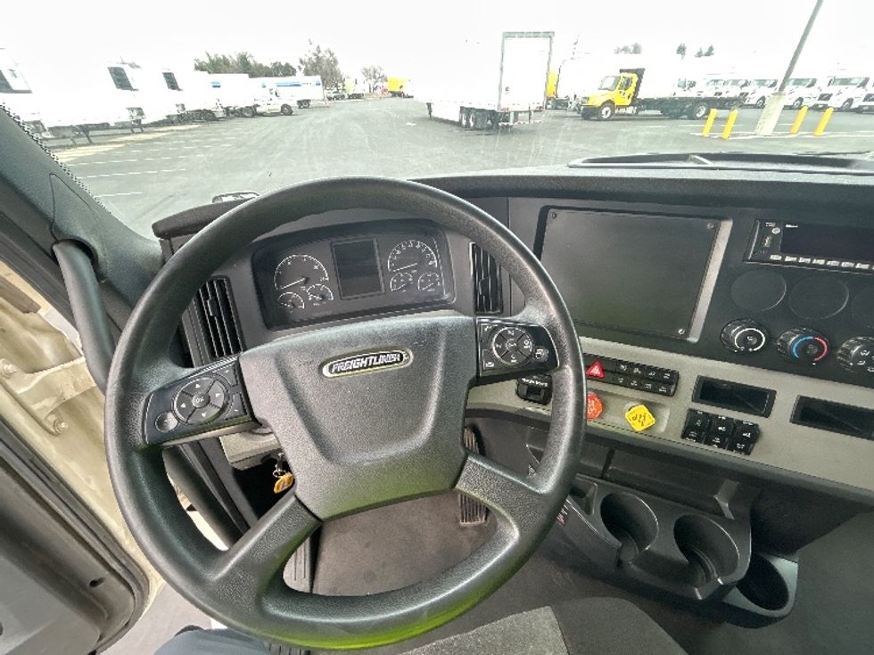 Sleeper Tractor-Heavy Duty Tractors-Freightliner-2022-T12664ST-Stockton-CA-249,779\n\t\tmiles-$ 96,250 - Image 11