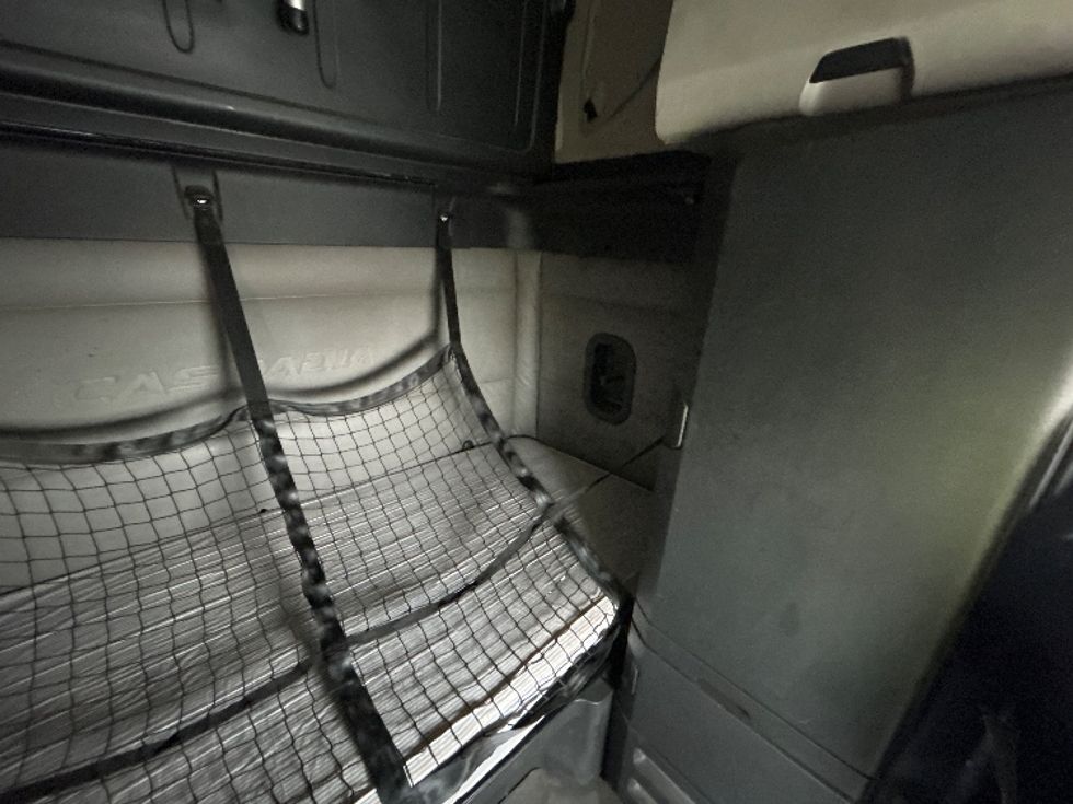 Sleeper Tractor-Heavy Duty Tractors-Freightliner-2022-T12664ST-Stockton-CA-249,779\n\t\tmiles-$ 96,250 - Image 18