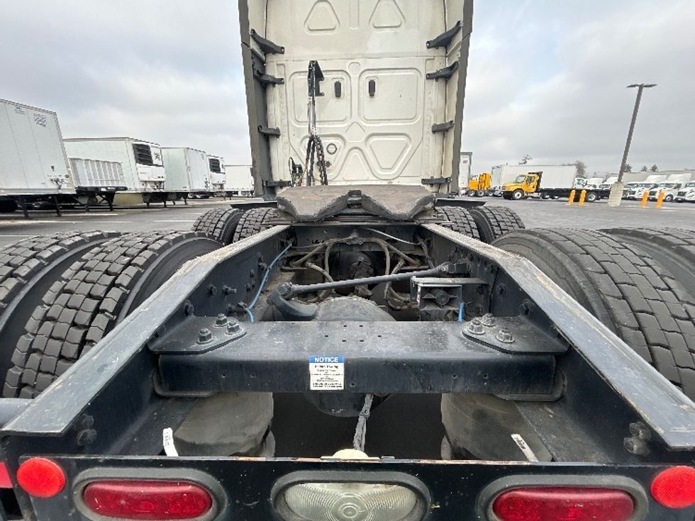 Sleeper Tractor-Heavy Duty Tractors-Freightliner-2022-T12664ST-Stockton-CA-249,779\n\t\tmiles-$ 96,250 - Image 6