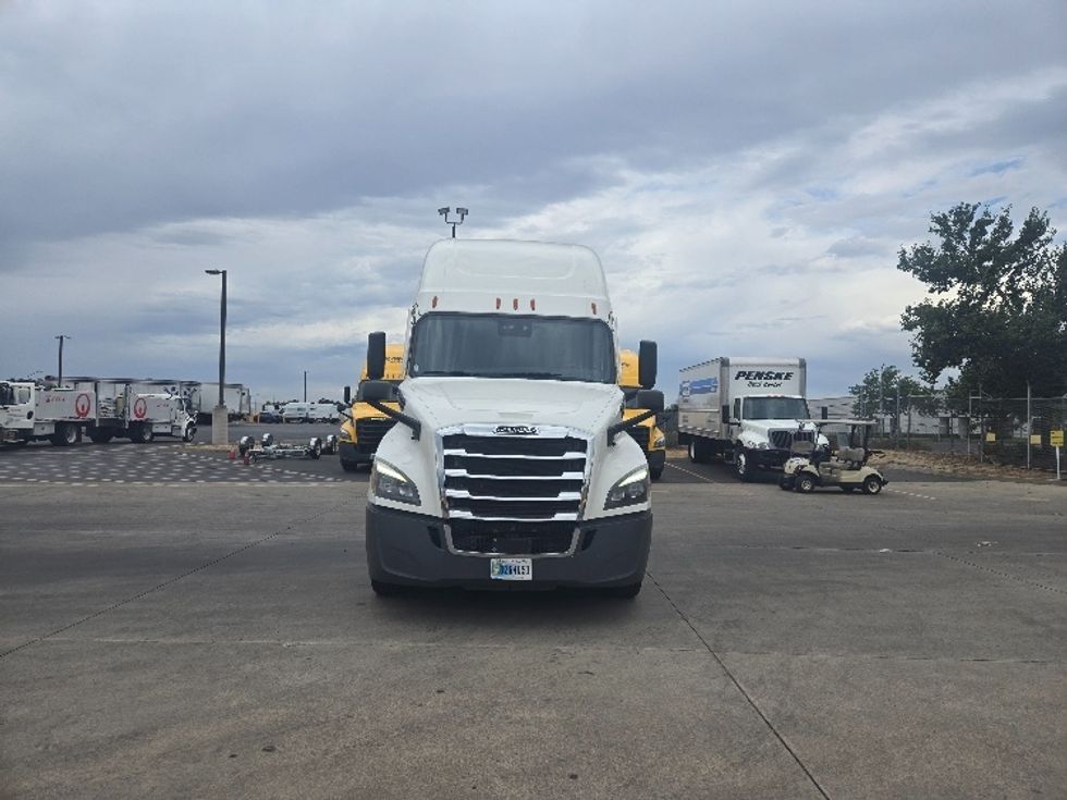 Sleeper Tractor-Heavy Duty Tractors-Freightliner-2022-T12664ST-Stockton-CA-393,291\n\t\tmiles-$ 91,250 - Image 2